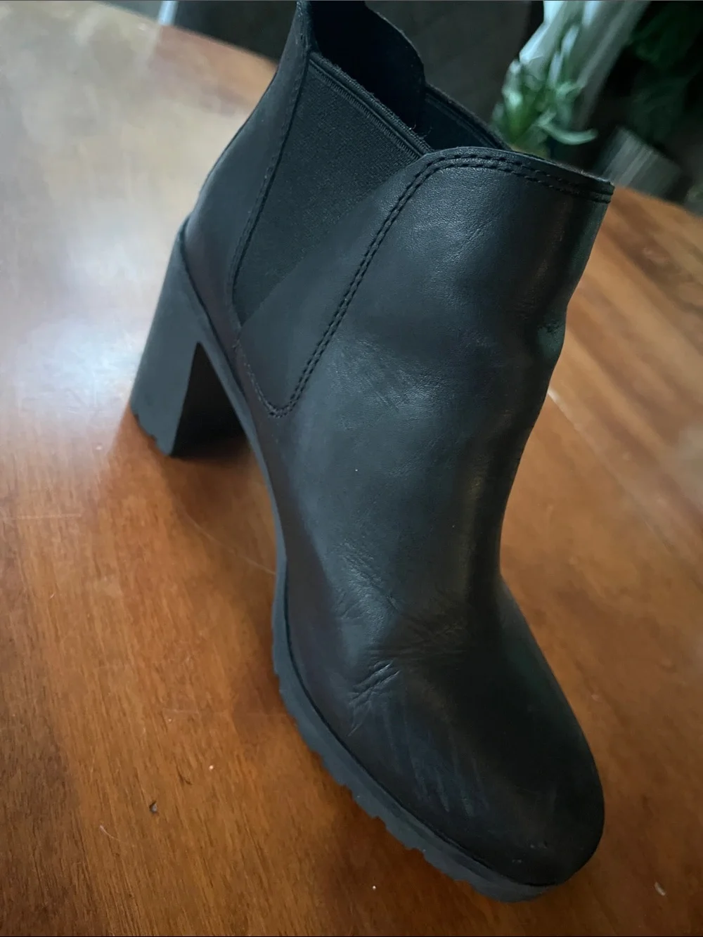Timberline Women's Allington Chelsea Leather Black Boot size 8